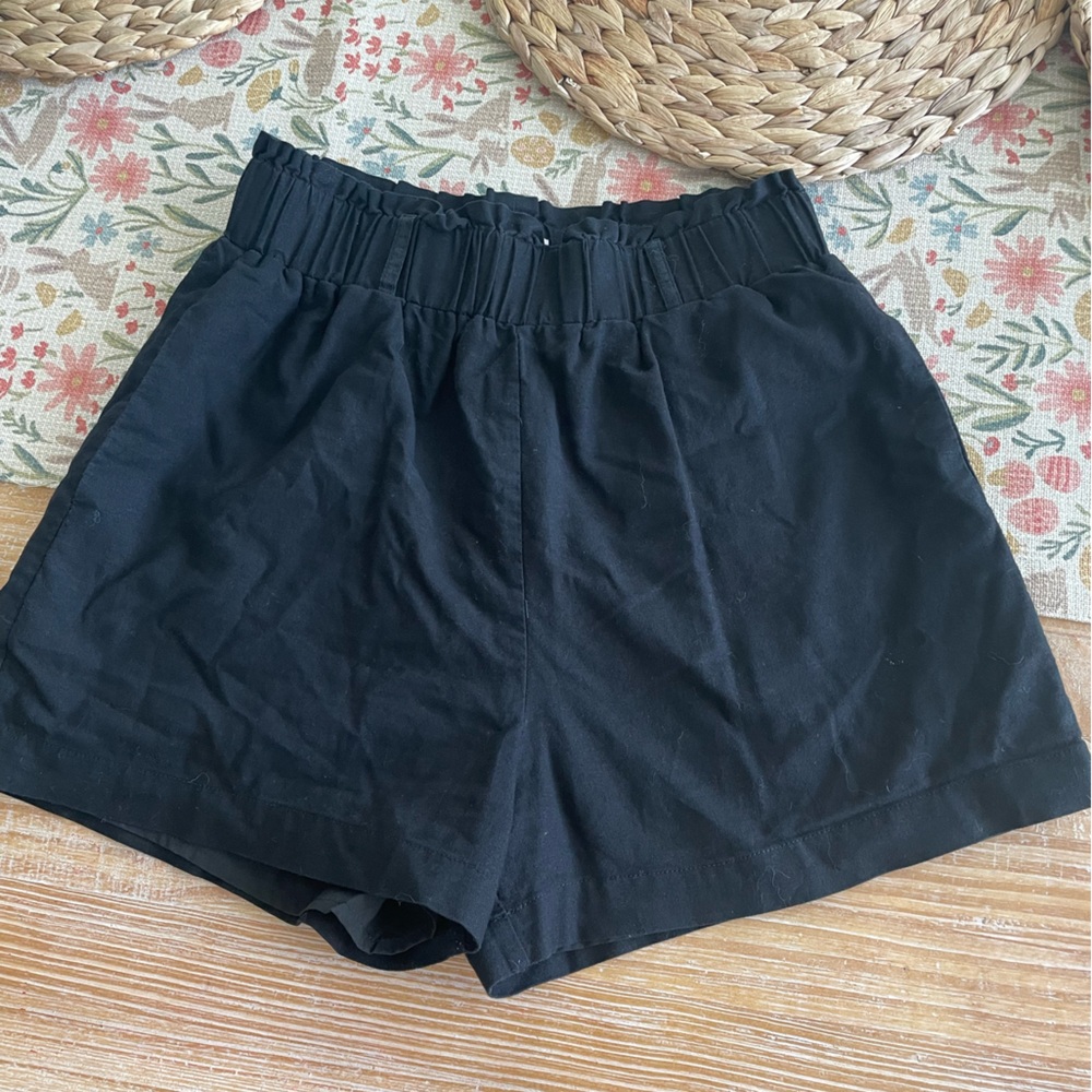 Pink Lily Women's Black Shorts